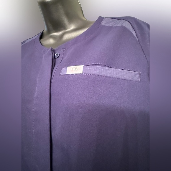 Figs Tela Scrub Top navy - Picture 7 of 8